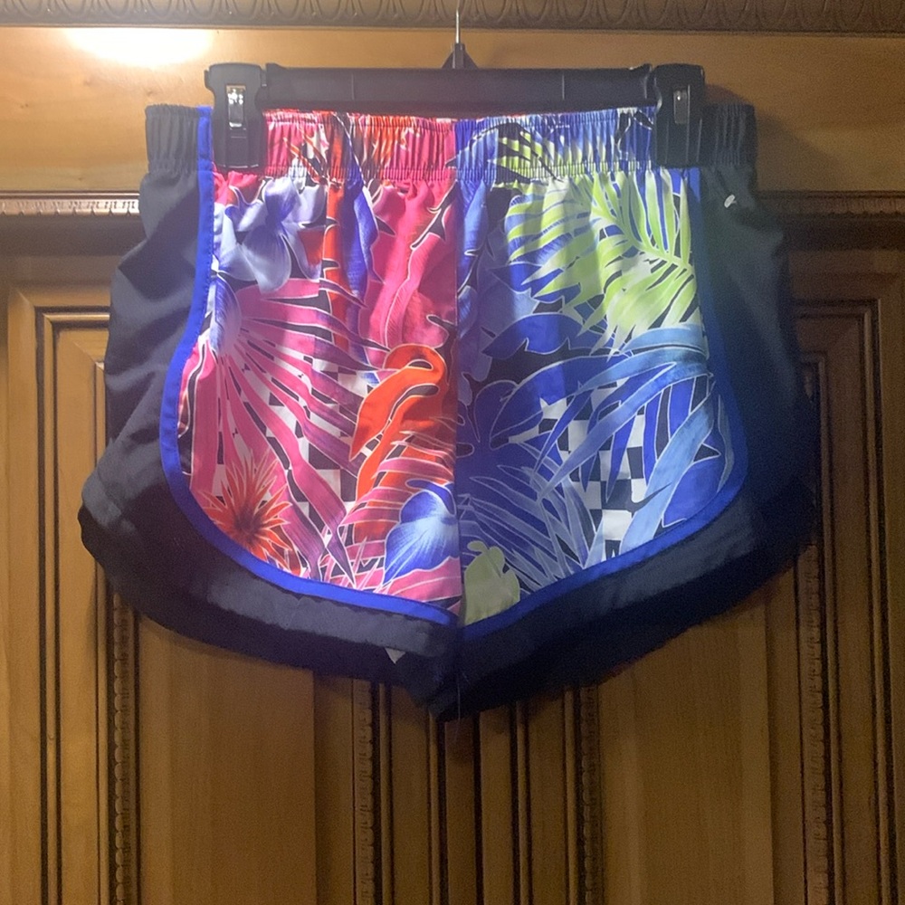 NWOT Nike Tempo Tropical-Print Running Shorts 
Size Medium